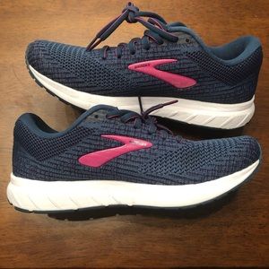 Barely worn Brooks Revel 3 sneakers. Size 9